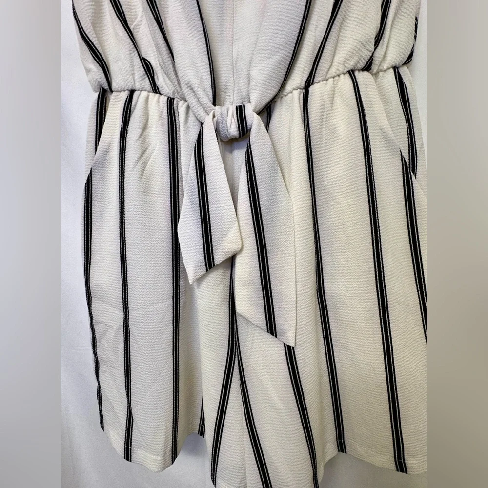 Lily Rose Striped Romper (Size S, NWT) - Picture 4 of 5